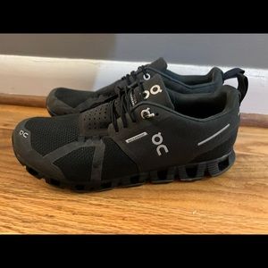On Cloud Waterproof W Size 9.5